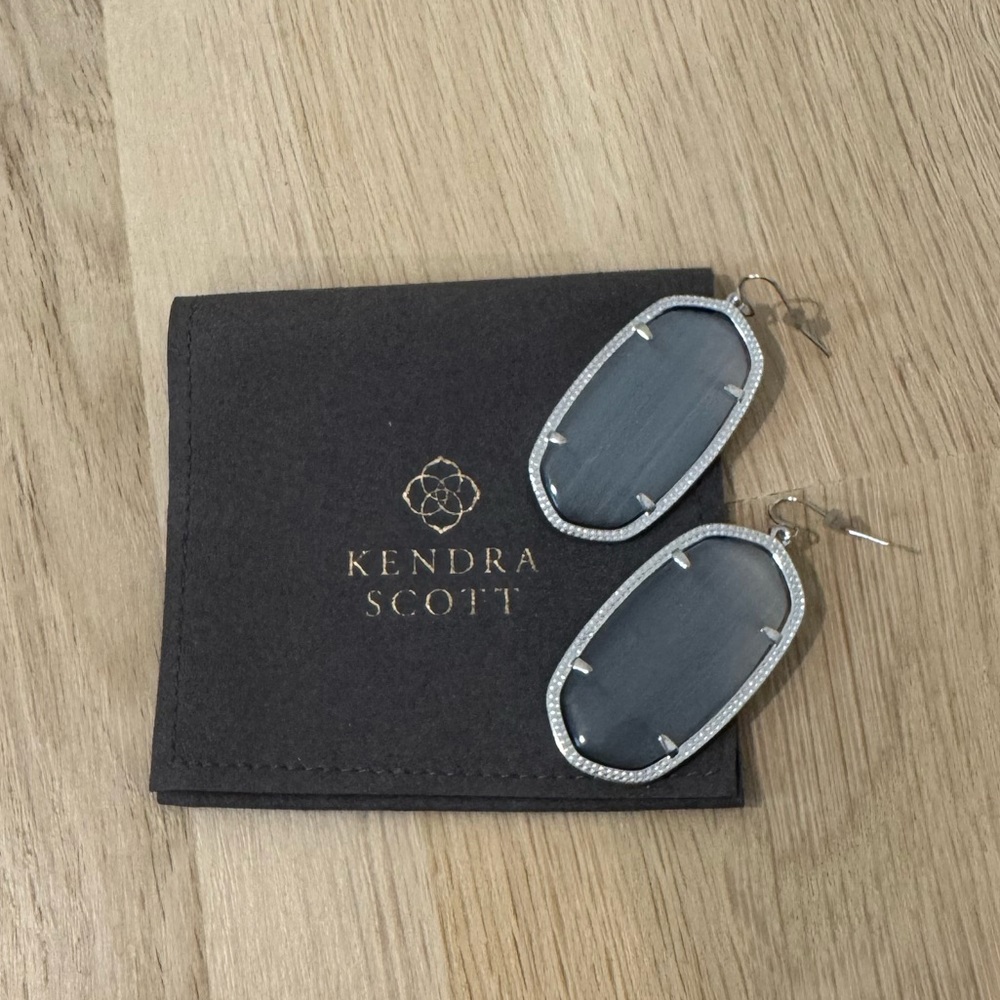 Kendra Scott Elle Drop Earrings - Silver & Gray
